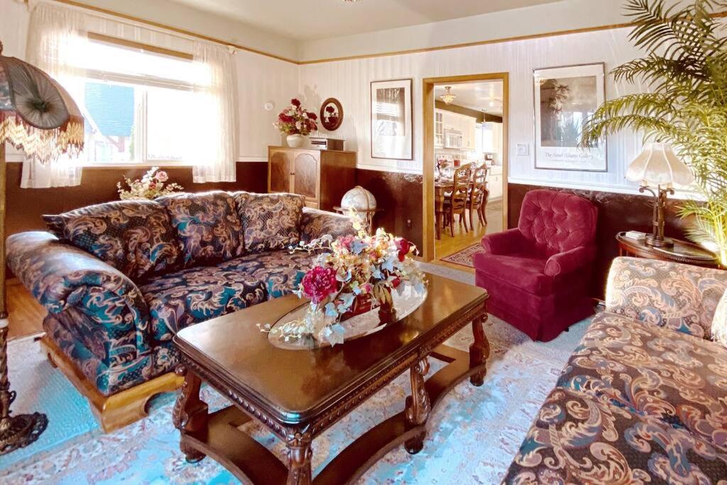 The Victorian Retreat * Port Angeles