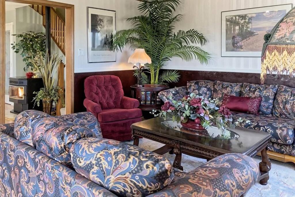 The Victorian Retreat *